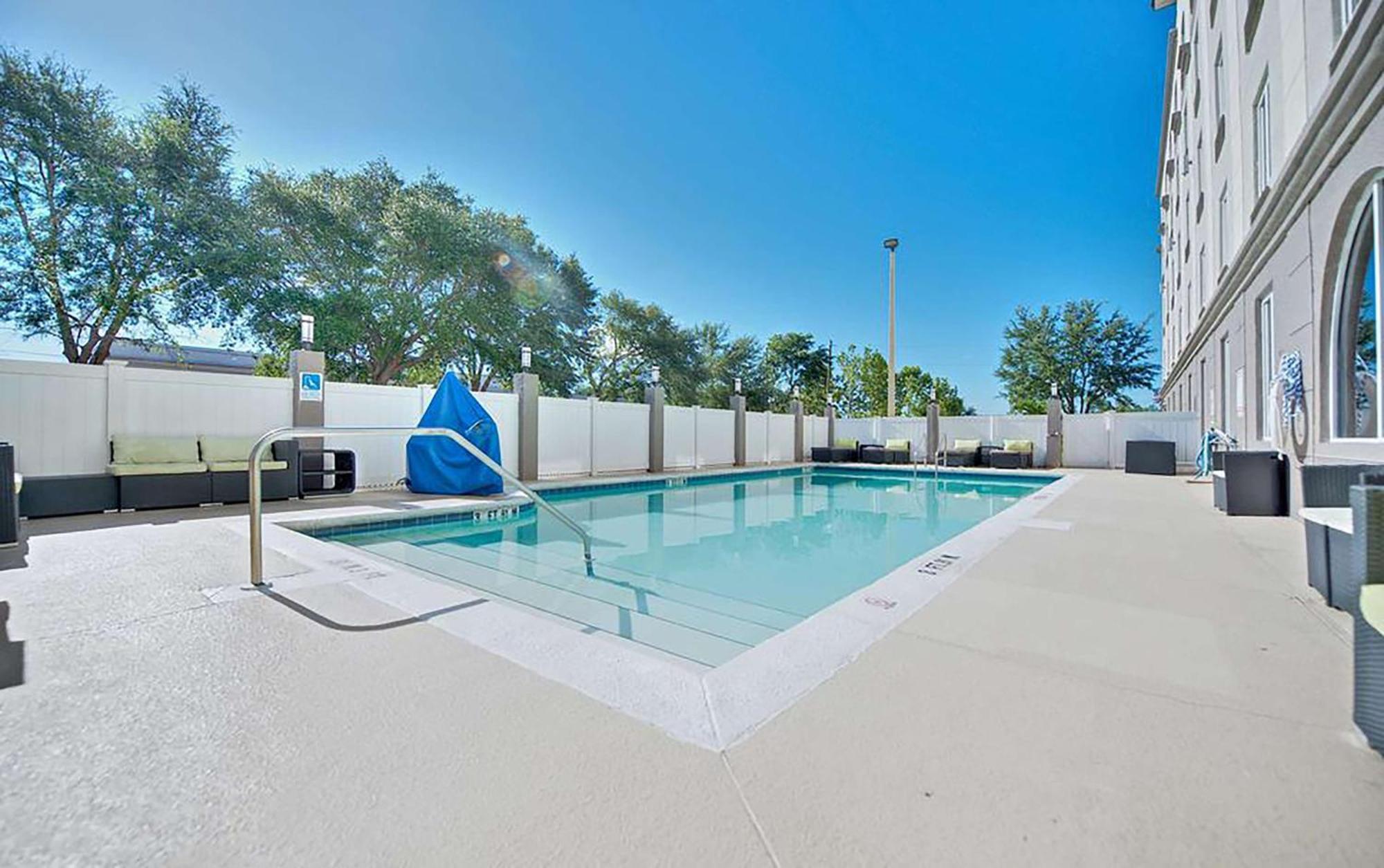 Sonesta Essential Orlando Hotel Bagian luar foto